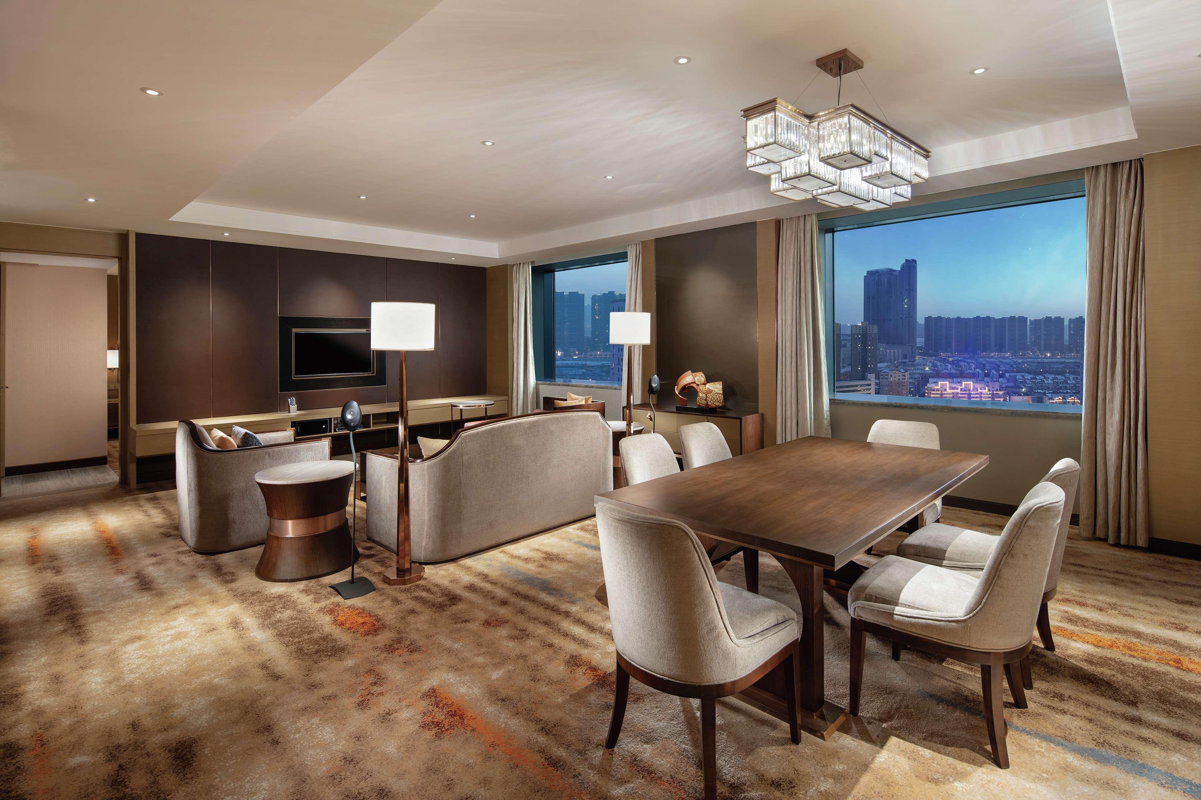 Hilton Shenyang Hotel Exterior foto